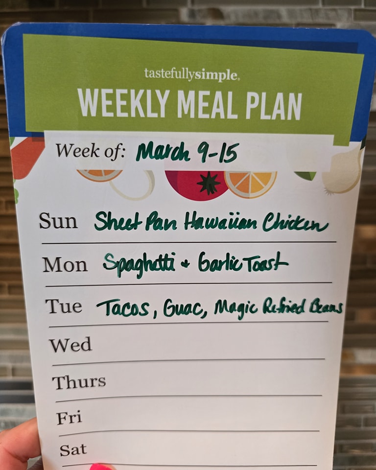 Menu For The Week!
 #mealplanningwithheather #TastefullySimple #eatathome #ilovefood #TeamFireworks #weeklymenu #menufortheweek #mealprep #mealprepclass #mealplan #taconight #familyfriendlymeal